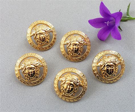 bottone versace